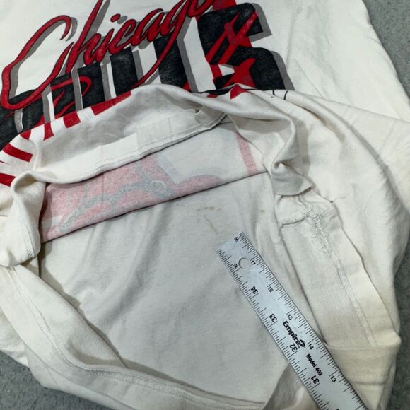 Chicago Bulls Shirt Men Medium White Abercrombie Fitch Crew Neck NBA Basketball - Picture 8 of 16